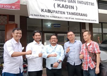 Samsul Harianto, Ketua Karateker KADIN Provinsi Banten, bersama panitia seleksi Balon KADIN Kabupaten Tangerang, Senin (19/12)