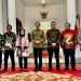 Presiden Jokowi saat menerima Anggota Dewan Pers yang dipimpin oleh Ketua Dewan Pers Ninik Rahayu di Istana Negara, Jakarta, Senin (6/2/2023).