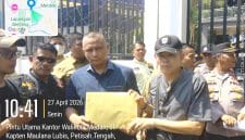 Afandi Komisi 4 DPRD Kota Medan menerima peserta massa Aksi (Dok-Foto)