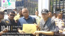 Afandi Komisi 4 DPRD Kota Medan menerima peserta massa Aksi (Dok-Foto)