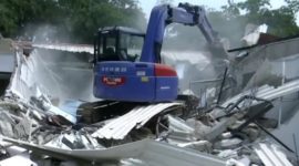 Alat Berat merobohkan Bangunan Mewah di Lapas Cibinong (Dok-Foto)