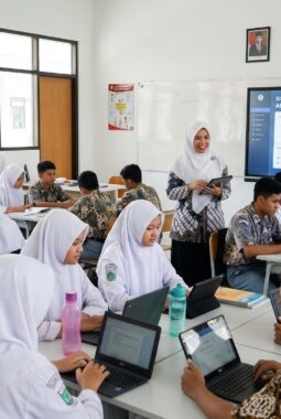 Transformasi Sekolah dan Madrasah Digital 2026: Integrasi AI dalam Pembelajaran hingga Administrasi Berbasis Web