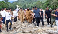 Gubsu dan Bupati Tapteng Tinjau Langsung Pembangunan Tanggul Sungai Badiri dan Aek Pintu Bosi Hutanabolon
