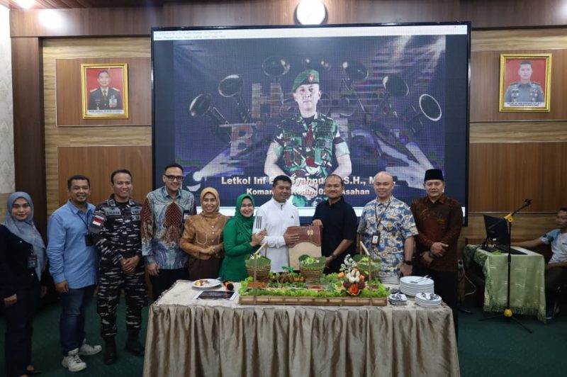 Wali Kota Tanjungbalai Mahyaruddin Salim menghadiri kegiatan Silaturahmi Forum Koordinasi Pimpinan Daerah (Forkopimda) Kota Tanjungbalai dan Kabupaten Asahan yang berlangsung di Makodim 0208/AS, Jumat (24-4-2026). (Dok-Foto) 