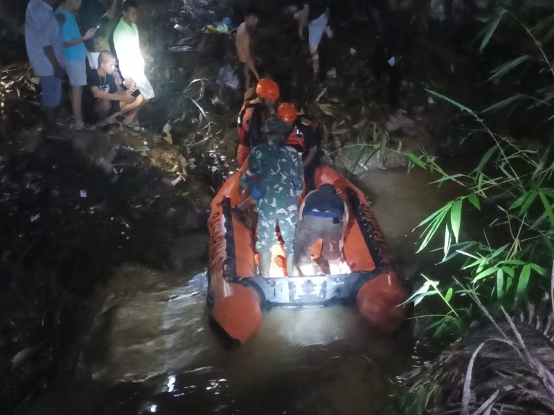 Badan Penanggulangan Bencana Daerah (BPBD) Tapteng, Ardiansyah Harahap, S.STP, MM, melaporkan, berdasarkan informasi di TKP sekitar pukul 15.00 WIB, ada 13 orang anak yang mandi di Sungai Aek Tolang (Dok-Poto)