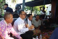 Langkah strategis ini ditandai dengan aksi tanam padi serentak yang dipimpin Wakil Wali Kota Tanjungbalai Muhammad Fadly Abdina, di lahan Kelompok Karya Tani (Poktan) Jalan Mangga (Pasar VII) Kelurahan Sijambi Kecamatan Datuk Bandar, Kamis (23-4-2026). (Dok-Foto) 