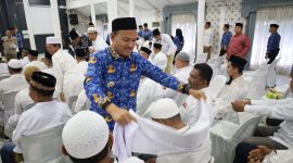 Sebanyak 134 jemaah calon haji asal Kota Tanjungbalai tahun 1447 H/2026 M dilakukan prosesi tepung tawar di Pendopo Rumah Dinas Wali Kota Tanjungbalai, Senin (27-4-2026), seluruh jemaah dipastikan siap diberangkatkan ke Tanah Suci. (Dok-Foto) 