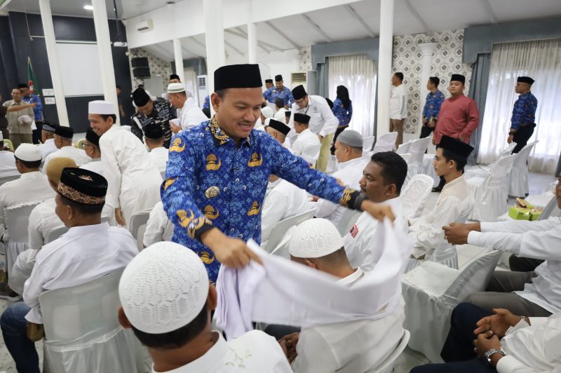 Sebanyak 134 jemaah calon haji asal Kota Tanjungbalai tahun 1447 H/2026 M dilakukan prosesi tepung tawar di Pendopo Rumah Dinas Wali Kota Tanjungbalai, Senin (27-4-2026), seluruh jemaah dipastikan siap diberangkatkan ke Tanah Suci. (Dok-Foto) 