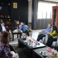 Tanjungbalai Mahyaruddin Salim didampingi Asisten Administrasi dan Umum Walman Riadi P Girsang menerima kunjungan dan audiensi Panitia Perayaan HUT 105 GPdI (Gereja Pantekosta di Indonesia) dan KKR Paskah zona VIII bertempat di ruang kerja Wali Kota, Senin (27-4-2026). (Dok-Foto) 