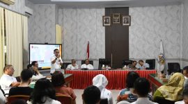 Bupati Tapteng menerima kunjungan Caritas Indonesia (Yayasan KARINA-KWI), yang merupakan lembaga kemanusiaan resmi Gereja Katolik (Dok-Poto)