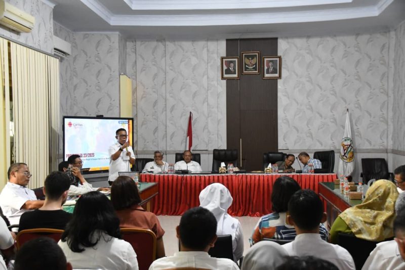 Bupati Tapteng menerima kunjungan Caritas Indonesia (Yayasan KARINA-KWI), yang merupakan lembaga kemanusiaan resmi Gereja Katolik (Dok-Poto)