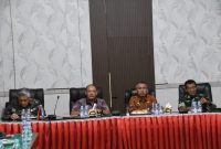 Rapat dipimpin Wakil Bupati Tapteng, Mahmud Efendi didampingi Sekretaris Daerah Tapteng Drs. Binsar TH Sitanggang, MSP, dan Pemprov Sumut dihadiri oleh Asisten Pemerintahan dan Kesejahteraan Rakyat Setdaprov Sumut (Dok-Poto)