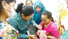 Pemasangan KB Gratis dan Imunisasi ini merupakan kerja sama antara IBI Tapteng dengan Dinas PP dan KB Tapteng dan Dinas Kesehatan Tapteng (Dok -Poto)