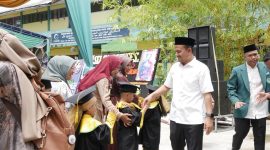 Wali Kota Tanjungbalai Hadiri Peringatan Hardiknas, Wisuda Khatam Al Qur’an Ke-XVI dan Perpisahan Santriwan/Santriwati Madrasah Alwashliyah Gading. (Dok-Foto) 