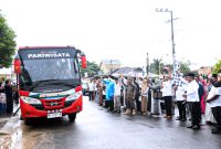 Masinton Pasaribu, SH, MH, pada hari Rabu, 06 Mei 2026 bertempat di Masjid Agung Al- Muslimin Pandan memberangkatkan 55 Jamaah Calon Haji/Hajjah asal Kabupaten Tapteng (Dok - Poto)