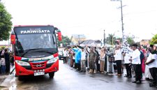 Masinton Pasaribu, SH, MH, pada hari Rabu, 06 Mei 2026 bertempat di Masjid Agung Al- Muslimin Pandan memberangkatkan 55 Jamaah Calon Haji/Hajjah asal Kabupaten Tapteng (Dok - Poto)