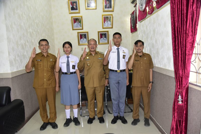 Wakil Bupati Tapanuli Tengah (Tapteng), Mahmud Efendi, pada Senin 11 Mei 2026 menerima audiensi dua orang putra-putri terbaik(Dok-Poto)