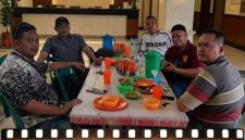 Para Aktifis yang tergabung dalam Aliansi Masyarakat Peduli Buruh Indonesia (AMPIBi) akan menggelar Nobar Pesta Babi di Medan (Dok-Foto)