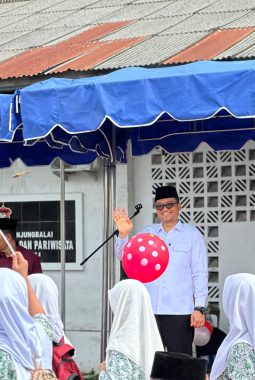 Plh Wali Kota Tanjungbalai Hadiri Pawai Keliling Dalam Rangka Memperingati Hari Lahir YMPI ke-78