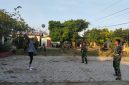 Sejumlah anak terlihat beraktivitas olahraga sambil memanfaatkan waktu selepas mengaji. (Dok-Foto)