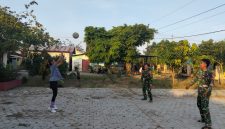 Sejumlah anak terlihat beraktivitas olahraga sambil memanfaatkan waktu selepas mengaji. (Dok-Foto)