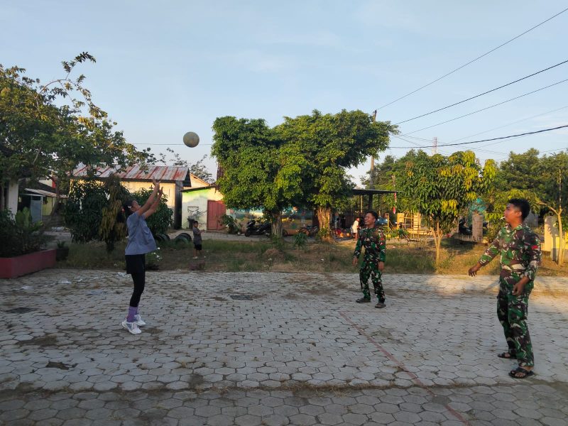 Sejumlah anak terlihat beraktivitas olahraga sambil memanfaatkan waktu selepas mengaji. (Dok-Foto)