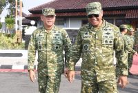Pangdam IV/Diponegoro Mayjen TNI Achiruddin, S.E., M.Han., mendampingi Wakil Panglima TNI Jenderal TNI Tandyo Budi Revita melaksanakan kunjungan kerja. (Dok-Foto)