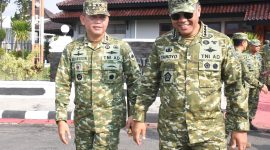 Pangdam IV/Diponegoro Mayjen TNI Achiruddin, S.E., M.Han., mendampingi Wakil Panglima TNI Jenderal TNI Tandyo Budi Revita melaksanakan kunjungan kerja. (Dok-Foto)