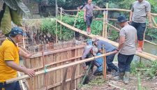 Pembangunan Jembatan Merah Putih di wilayah Desa Panenjoan ( Dok - Foto ).