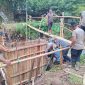 Pembangunan Jembatan Merah Putih di wilayah Desa Panenjoan ( Dok - Foto ).