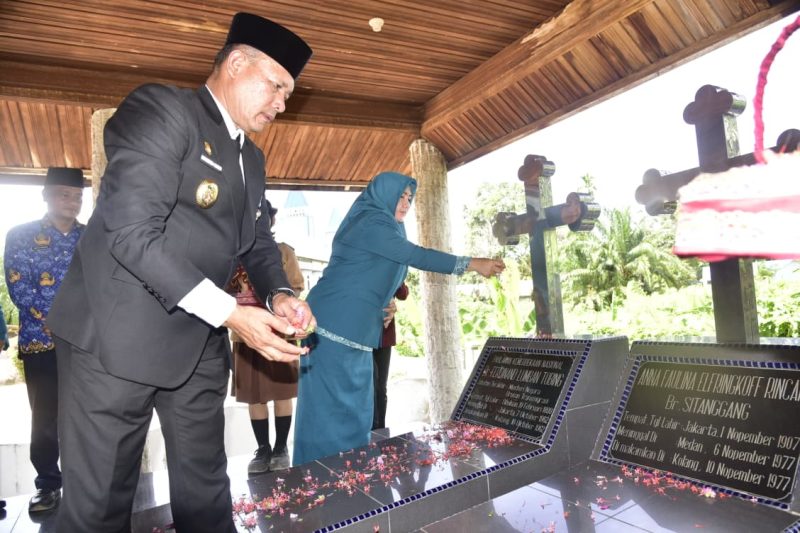 Pemerintah Kabupaten (Pemkab) Tapanuli Tengah (Tapteng) pada Rabu 20 Mei 2026, melaksanakan Upacara Ziarah Makam Pahlawan (Dok-Poto)