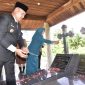 Pemerintah Kabupaten (Pemkab) Tapanuli Tengah (Tapteng) pada Rabu 20 Mei 2026, melaksanakan Upacara Ziarah Makam Pahlawan (Dok-Poto)