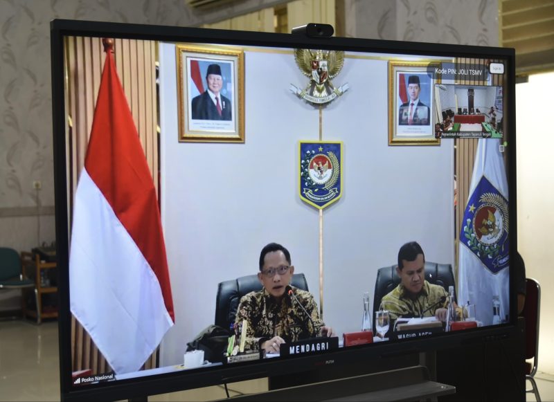 Bupati Tapanuli Tengah (Tapteng) Masinton Pasaribu, SH, MH, pada Kamis 21 Mei 2026, mengikuti rapat koordinasi secara daring melalui Zoom Meeting (Dok-Poto)