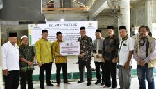 Salah satu bentuk kepedulian nyata ditunjukkan oleh Badan Amil Zakat Nasional (BAZNAS) Kota Tangerang melalui bantuan pembangunan fasilitas kamar wudhu di Masjid Al Huda, Kelurahan Hutanabolon, Kecamatan Tukka (Dok-Poto)