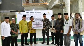 Salah satu bentuk kepedulian nyata ditunjukkan oleh Badan Amil Zakat Nasional (BAZNAS) Kota Tangerang melalui bantuan pembangunan fasilitas kamar wudhu di Masjid Al Huda, Kelurahan Hutanabolon, Kecamatan Tukka (Dok-Poto)