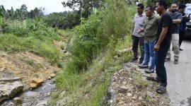 Masinton Pasaribu, SH, MH, pada hari Jumat 22 Mei 2026, melakukan kunjungan kerja untuk meninjau langsung kondisi infrastruktur jalan (Dok-Poto)