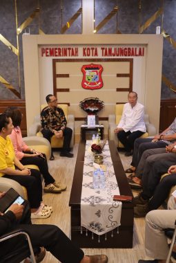 Plh Wali Kota Muhammad Fadly Abdina Terima Audiensi Panitia Hari Raya Waisak di Kota Tanjungbalai