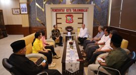 Plh Wali Kota Muhammad Fadly Abdina Terima Audiensi Panitia Hari Raya Waisak di Kota Tanjungbalai. (Dok-Foto)