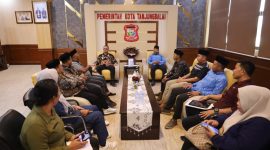 Terima Audiensi Paguyuban Pasundan Cabang Kota Tanjungbalai, Plh Wali Kota Muhammad Fadly Abdina: Mengapresiasi Peran Strategis Bantu Wujudkan Visi Tanjungbalai EMAS. (Dok-Foto)