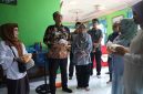 Plh. Wali Kota Tanjungbalai Kunjungi Para Pelaku Usaha di Kecamatan Teluk Nibung Dukung Program UP2K PKK. (Dok-Foto)