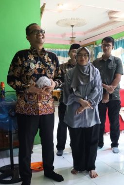 Plh. Wali Kota Tanjungbalai Kunjungi Para Pelaku Usaha di Kecamatan Teluk Nibung Dukung Program UP2K PKK