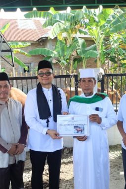 Pemerintah Kota Tanjungbalai Serahkan Bantuan Sapi Qurban Kemasyarakatan Presiden Prabowo Subianto di Masjid As Salamah.