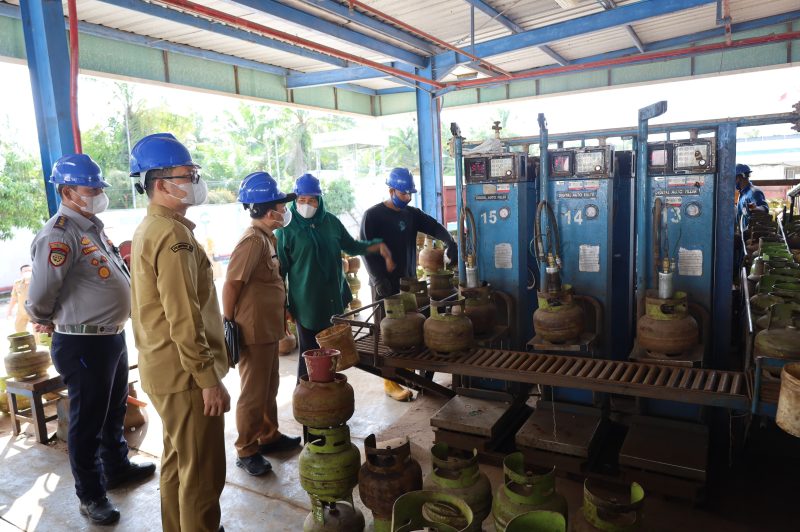 Masyarakat Keluhkan Kelangkaan LPG 3 Kg, Plh. Wali Kota Tanjungbalai Sidak ke Sejumlah SPBE dan Pangkalan.  (Dok-Foto)