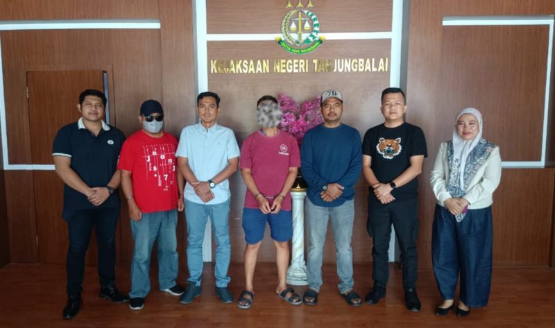 Tim TABUR Kejati Sumut dan Tim Intelijen Kejari Tanjungbalai Berhasil Amankan DPO Terpidana Penggelapan.  (Dok-Foto)