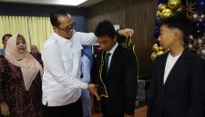 Hadiri Perpisahan dan Pelepasan Siswa/i Kelas VI SDN 132406, Plh. Wali Kota Tanjungbalai: Pendidikan Tidak Hanya Soal Angka Diatas Kertas atau Nilai di Dalam Rapor, Tetapi Tentang Karakter, Adab, dan Akhlaqul Karimah. (Dok-Foto)