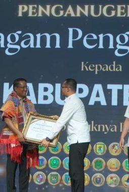 Pemko Tanjungbalai Terima Piagam Penghargaan Dari Menteri Hukum RI Saat Peresmian Posbankum se-Sumut.