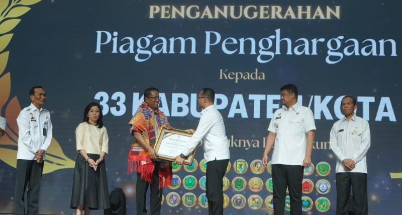 Pemko Tanjungbalai Terima Piagam Penghargaan Dari Menteri Hukum RI Saat Peresmian Posbankum se-Sumut.  (Dok-Foto)