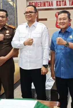 Pemko Tanjungbalai dan Forkopimda Tandatangani Komitmen Bersama Wujudkan SPMB Ramah 2026/2027 Bersih, Berintegritas dan Terpercaya.