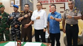 Pemko Tanjungbalai dan Forkopimda Tandatangani Komitmen Bersama Wujudkan SPMB Ramah 2026/2027 Bersih, Berintegritas dan Terpercaya.  (Dok-Foto)