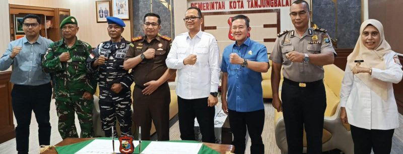 Pemko Tanjungbalai dan Forkopimda Tandatangani Komitmen Bersama Wujudkan SPMB Ramah 2026/2027 Bersih, Berintegritas dan Terpercaya.  (Dok-Foto)